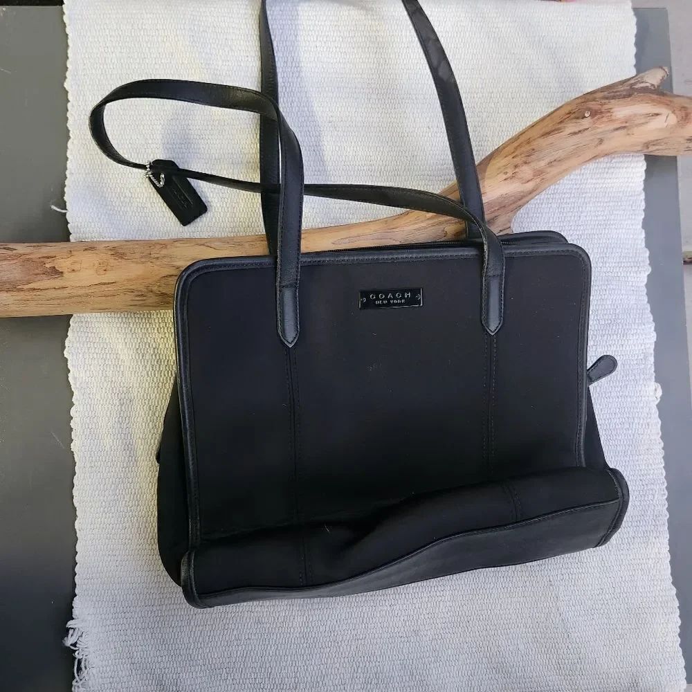 Coach new york y2k med/large neoprene leather trim shoulder bag 12 in